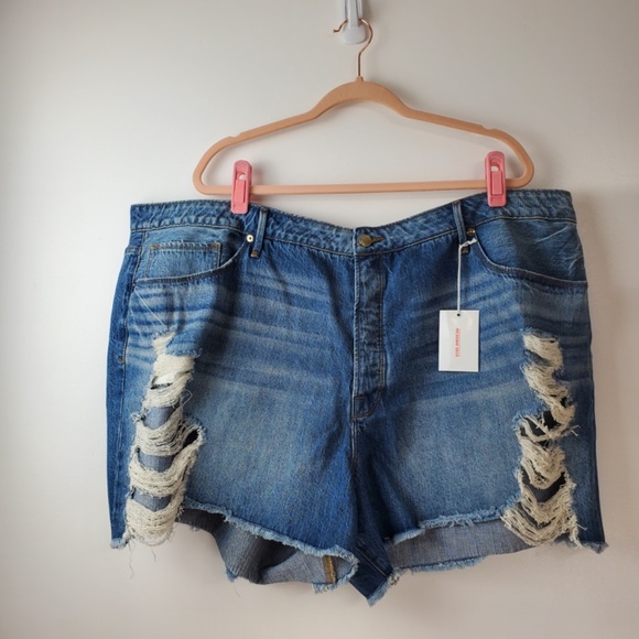 NWT GOOD AMERICAN Bombshell Denim Short Size 24 100%cotton - Picture 9 of 16